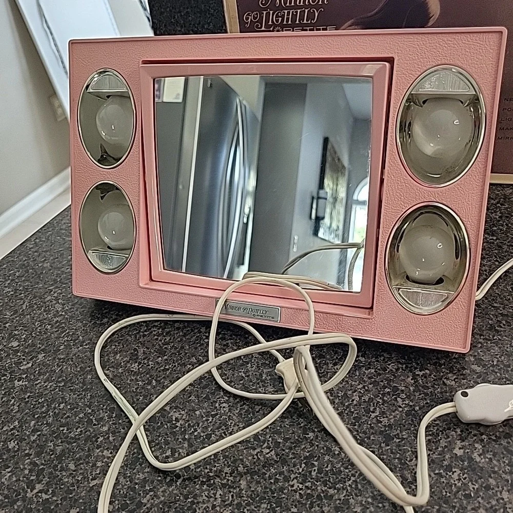 VINTAGE Mirror Go Lightly Petite Make Up Mirror Magnifying Original‎ Box READ
